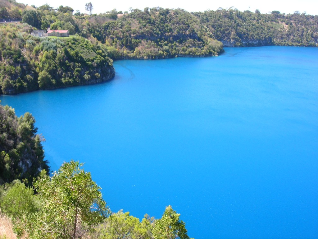 Blue_Lake,_Mount_Gambier