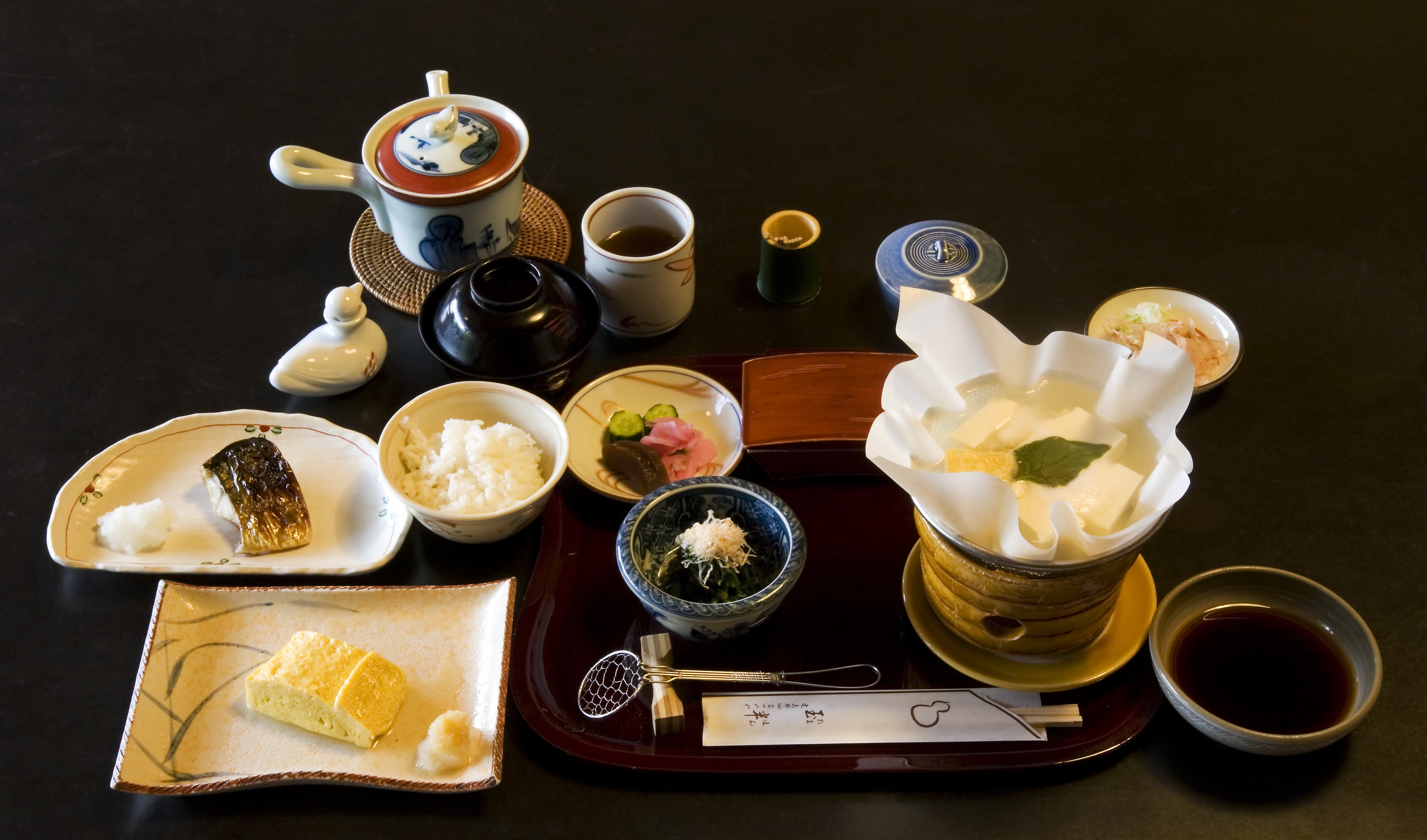 Breakfast_at_Tamahan_Ryokan,_Kyoto