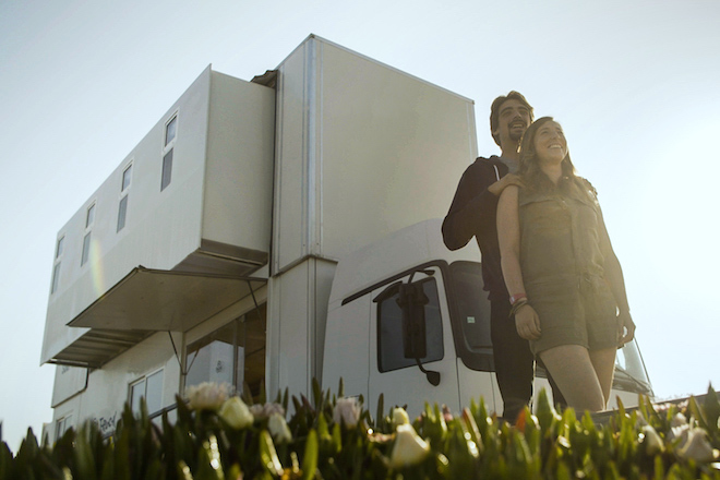 Truck Surf Hotel couple