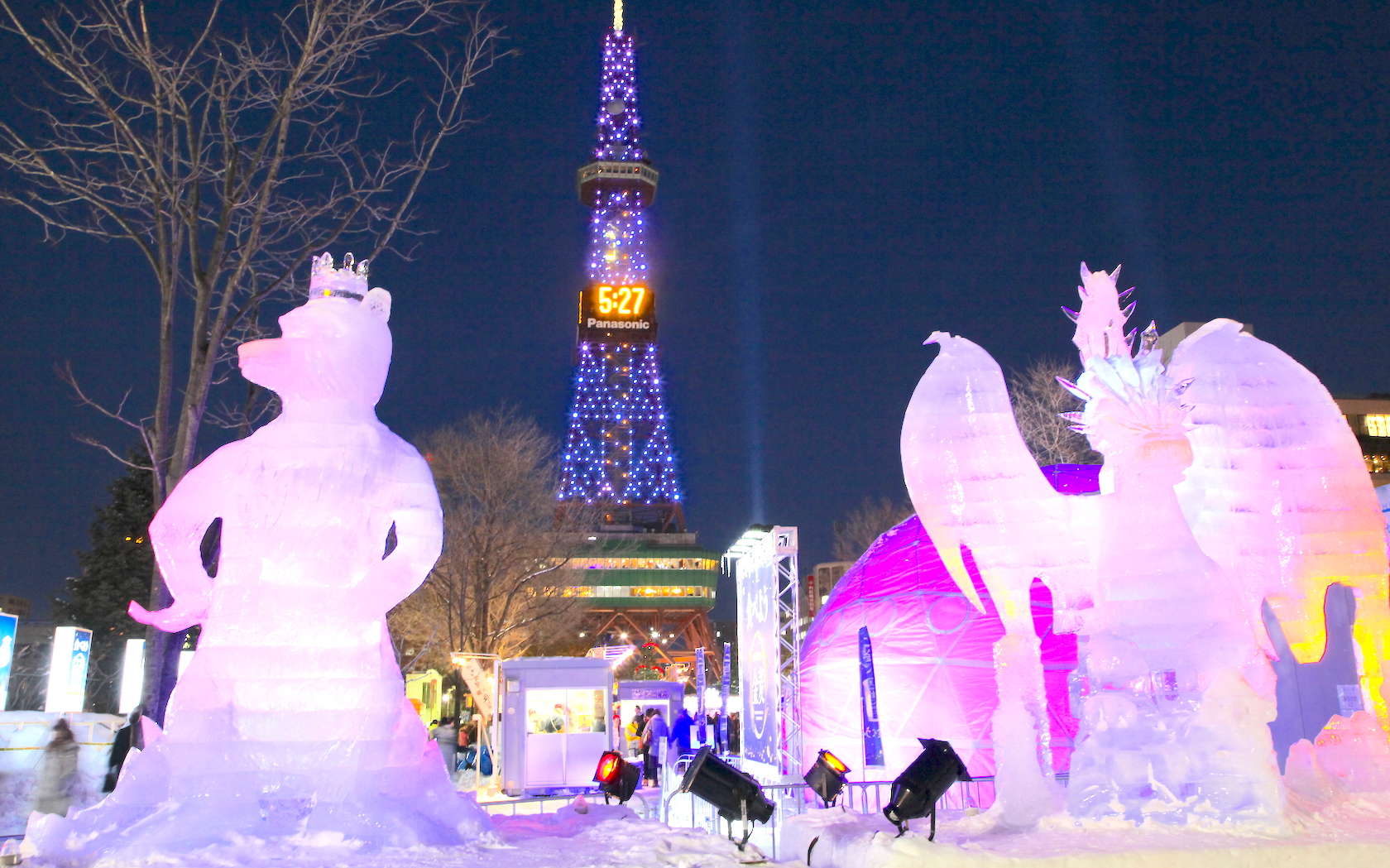 Ice sculptures of a bear and a dragon at the Sapporo White Illumination