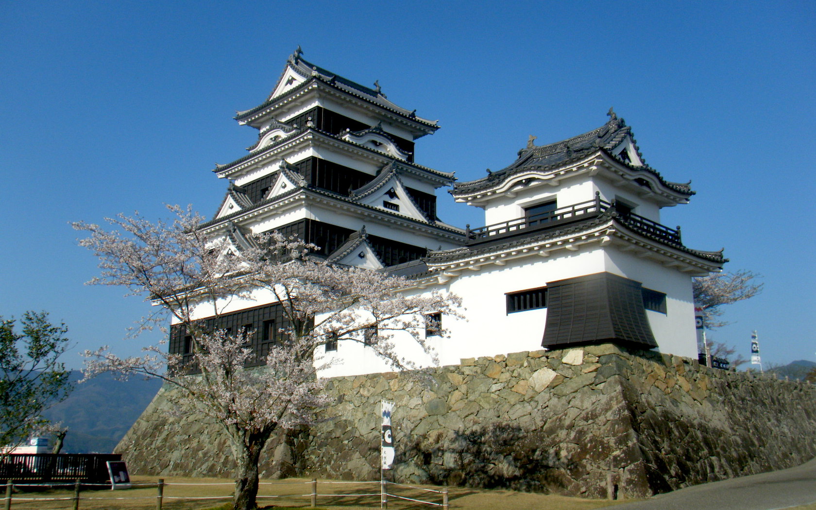 Ozu Castle accommodation Japan
