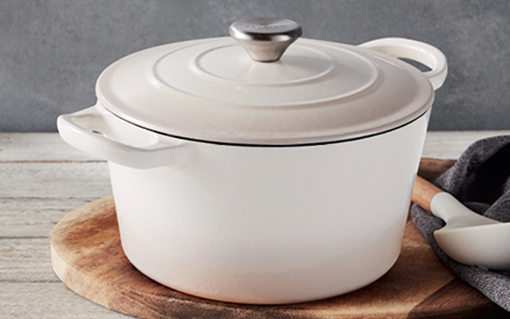 Cast iron Dutch Oven, available in the Aldi Special Buys cookware sale.
